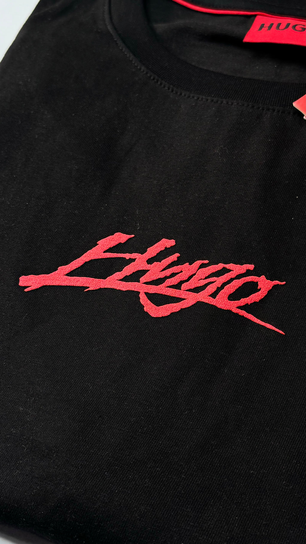 Camiseta Hugo Boss diseño (oversize)