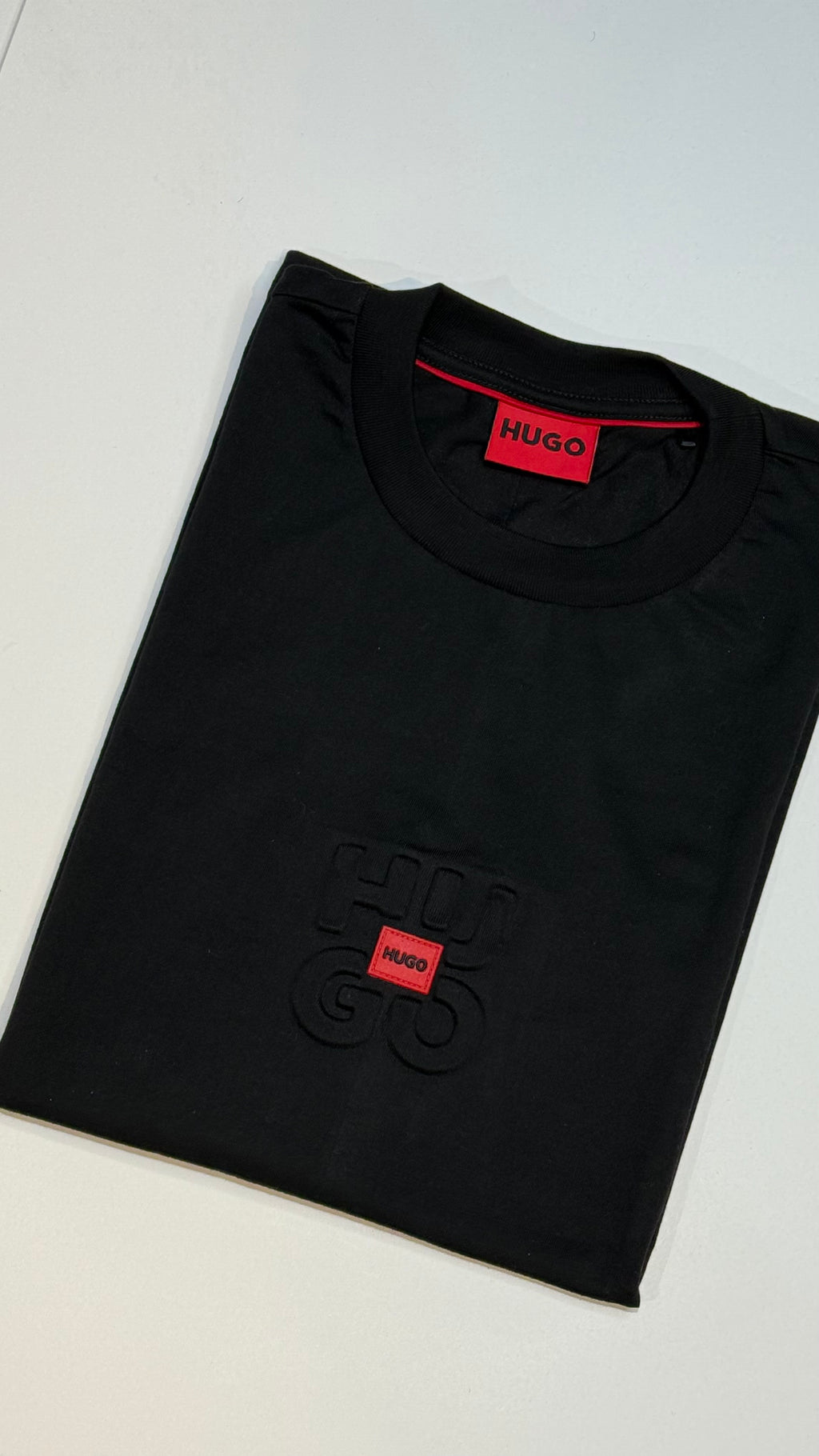 Hugo diseño Negra